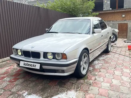 BMW 540 1995 года за 3 200 000 тг. в Алматы – фото 2