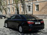 Toyota Camry 2016 года за 11 000 000 тг. в Караганда – фото 2