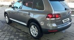 Volkswagen Touareg 2008 года за 7 800 000 тг. в Алматы – фото 2