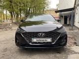Hyundai Accent 2021 года за 7 900 000 тг. в Караганда – фото 2