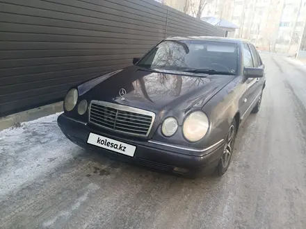 Mercedes-Benz E 230 1995 года за 2 600 000 тг. в Павлодар