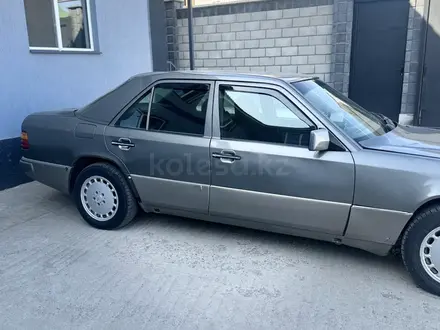 Mercedes-Benz E 230 1992 года за 1 100 000 тг. в Алматы – фото 4