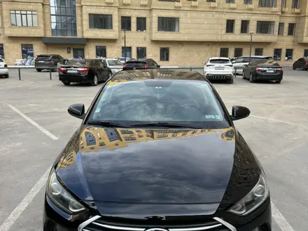 Hyundai Elantra 2016 года за 4 100 000 тг. в Атырау – фото 2