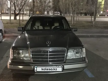 Mercedes-Benz E 320 1993 года за 2 400 000 тг. в Астана