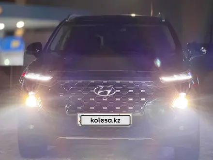 Hyundai Santa Fe 2020 года за 18 000 000 тг. в Семей