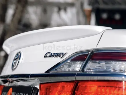 Camry50 спойлер на багажник за 15 000 тг. в Алматы