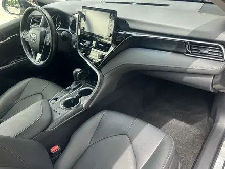 Toyota Camry Prestige 2023 года за 15 790 000 тг. в Алматы – фото 13