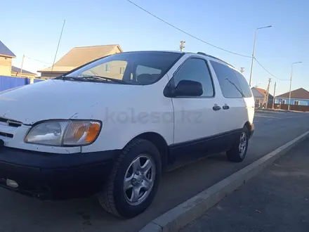 Toyota Sienna 1998 года за 3 900 000 тг. в Атырау – фото 2