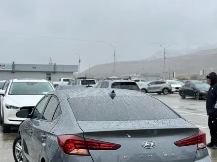 Hyundai Elantra 2019 года за 4 499 990 тг. в Уральск – фото 3