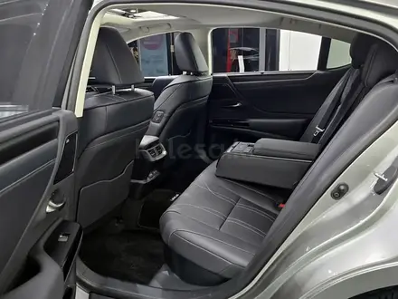Lexus ES 300h Luxury 2.5 2024 года за 23 000 000 тг. в Алматы – фото 13