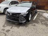 Toyota Camry 2023 года за 16 500 000 тг. в Атырау