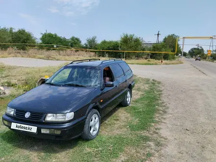 Volkswagen Passat 1999 года за 1 700 000 тг. в Каратау – фото 3