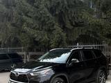 Toyota Highlander 2023 года за 24 500 000 тг. в Алматы