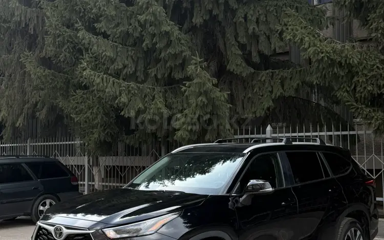 Toyota Highlander 2023 года за 24 500 000 тг. в Алматы