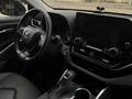 Toyota Highlander 2023 года за 24 500 000 тг. в Алматы – фото 28