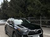 Toyota Highlander 2023 года за 24 500 000 тг. в Алматы – фото 5