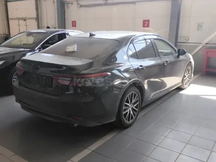 Toyota Camry 2023 года за 11 300 000 тг. в Актобе – фото 7