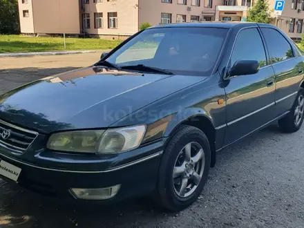 Toyota Camry 2000 года за 3 100 000 тг. в Усть-Каменогорск – фото 4