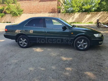 Toyota Camry 2000 года за 3 100 000 тг. в Усть-Каменогорск