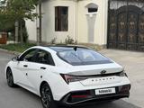 Hyundai Elantra 2023 года за 7 800 000 тг. в Шымкент – фото 2