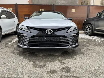 Toyota Camry 2023 года за 15 600 000 тг. в Атырау – фото 3