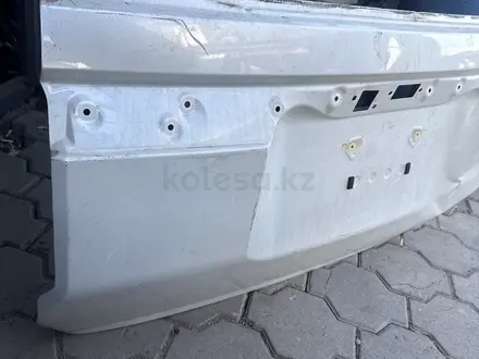Дверь багажника Toyota Land Cruiser Prado J250 за 120 000 тг. в Караганда – фото 3