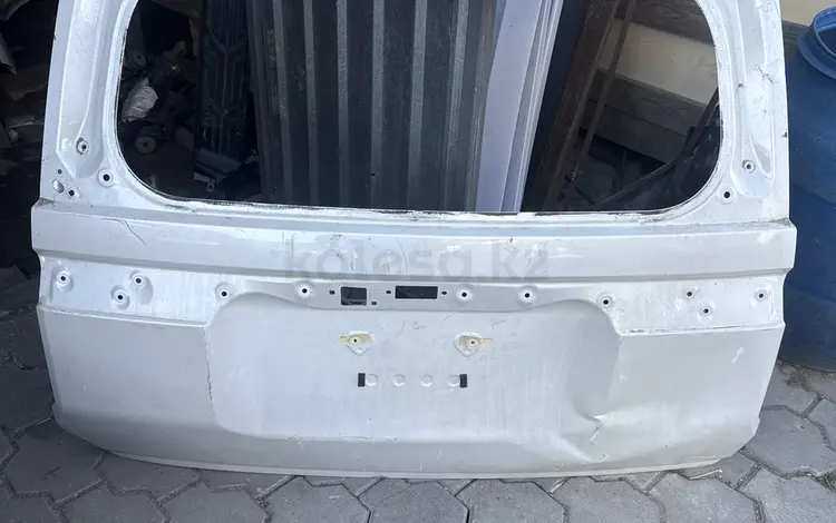 Дверь багажника Toyota Land Cruiser Prado J250 за 120 000 тг. в Караганда