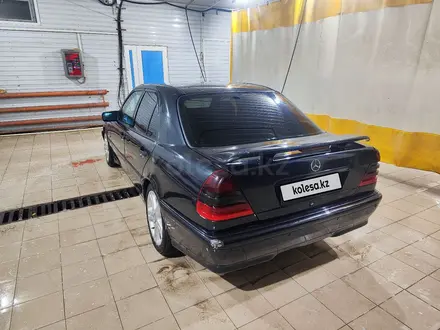 Mercedes-Benz C 240 1998 года за 2 100 000 тг. в Жезказган – фото 4