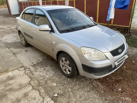 Kia Rio 2007 года за 2 900 000 тг. в Уральск – фото 2