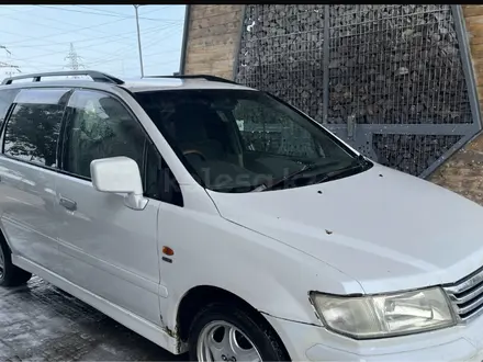 Mitsubishi Chariot 2000 года за 1 500 000 тг. в Алматы – фото 2