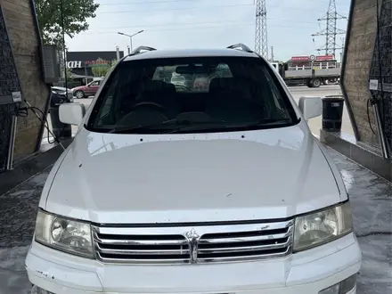 Mitsubishi Chariot 2000 года за 1 500 000 тг. в Алматы