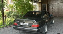 Mercedes-Benz E 200 1991 года за 2 550 000 тг. в Шымкент – фото 4