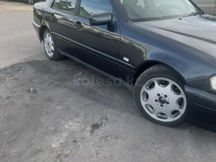 Mercedes-Benz C 200 1994 года за 1 750 000 тг. в Астана – фото 5