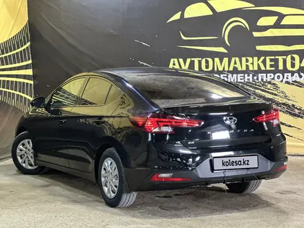 Hyundai Elantra 2019 года за 8 400 000 тг. в Актобе – фото 5