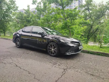 Toyota Camry 2020 года за 13 800 000 тг. в Алматы – фото 5