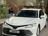 Toyota Camry 2020 года за 10 900 000 тг. в Астана