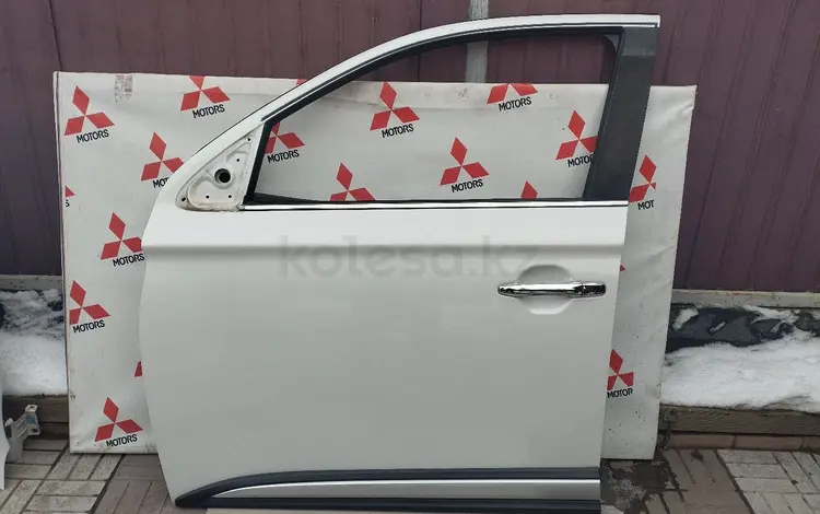 Дверь левая передняя за 260 000 тг. в Алматы