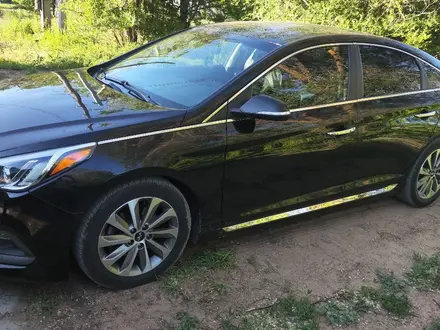 Hyundai Sonata 2015 года за 5 000 000 тг. в Уральск – фото 2