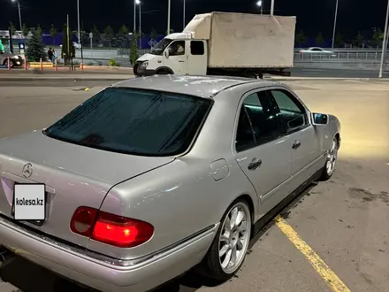 Mercedes-Benz E 55 AMG 1996 года за 3 500 000 тг. в Алматы – фото 4