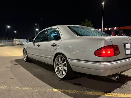 Mercedes-Benz E 55 AMG 1996 года за 3 500 000 тг. в Алматы – фото 5