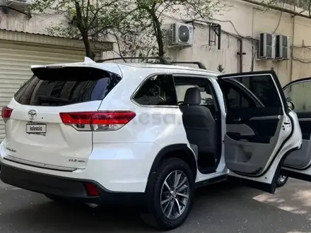 Toyota Highlander 2018 года за 12 900 000 тг. в Алматы – фото 11