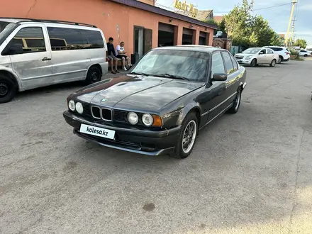 BMW 520 1994 года за 1 850 000 тг. в Астана – фото 2