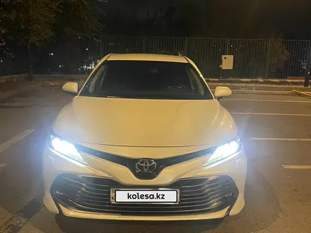 Toyota Camry 2019 года за 15 000 000 тг. в Шымкент