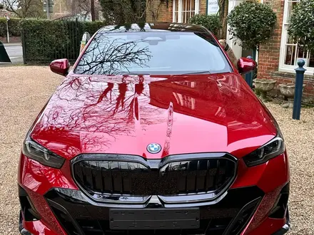 Обвес на BMW G60 в черном глянце за 180 000 тг. в Астана – фото 2