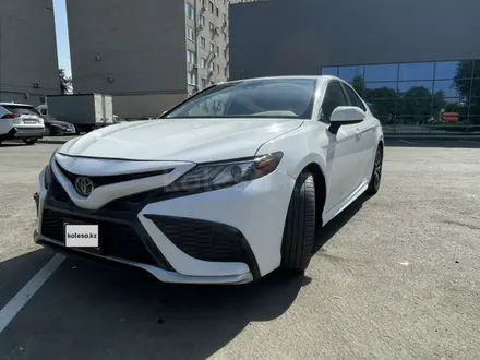 Toyota Camry 2020 года за 10 000 000 тг. в Актобе