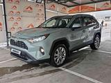 Toyota RAV4 2021 года за 9 700 000 тг. в Алматы – фото 2