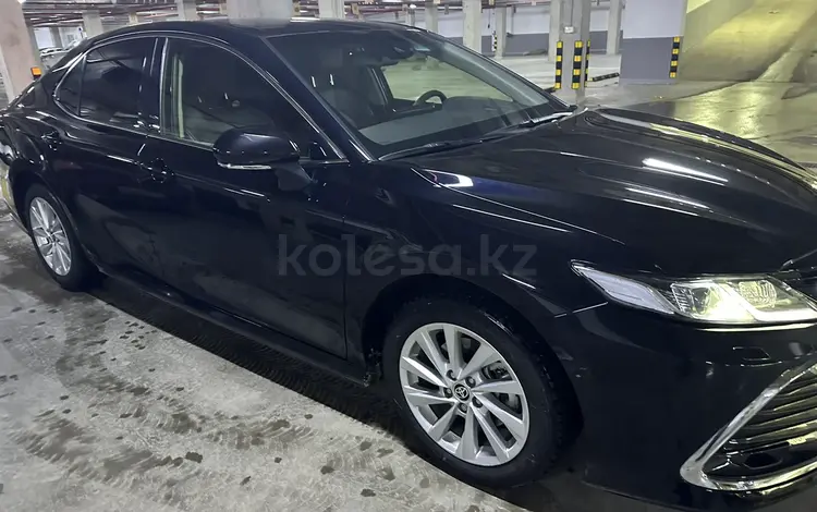 Toyota Camry 2023 года за 19 000 000 тг. в Астана