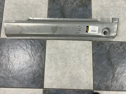 Порог короткий правый на MB Vito 96-03 за 25 000 тг. в Караганда