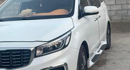 Kia Carnival 2018 года за 9 200 000 тг. в Алматы – фото 2