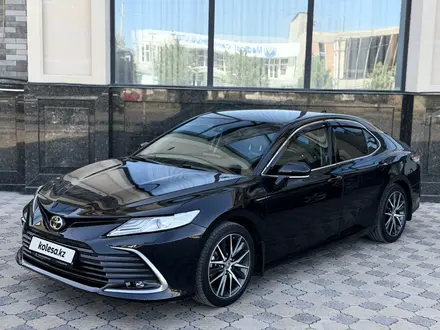 Toyota Camry 2021 года за 15 800 000 тг. в Шымкент – фото 3